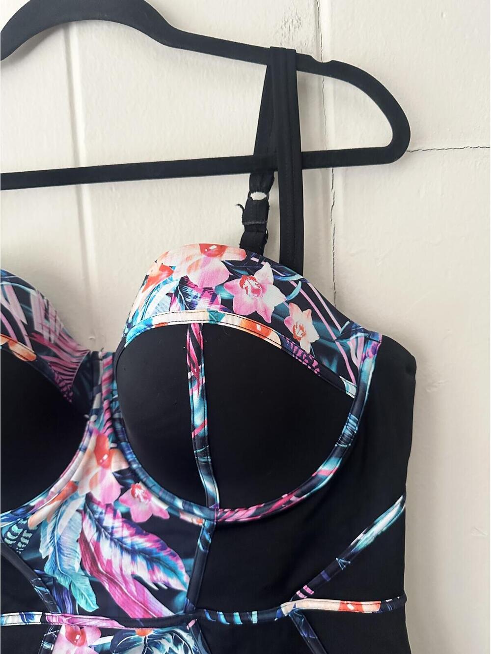 Torrid Slim Fix One-piece Swimsuit Underwire Black Tropical Contrast Size 2 DD/F - Picture 3 of 7